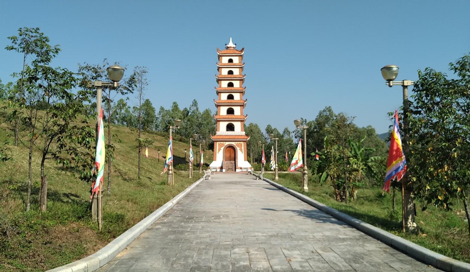 tháp Linh Thông ở Đàn tế Trời Đất Ấn Sơn Tây Sơn