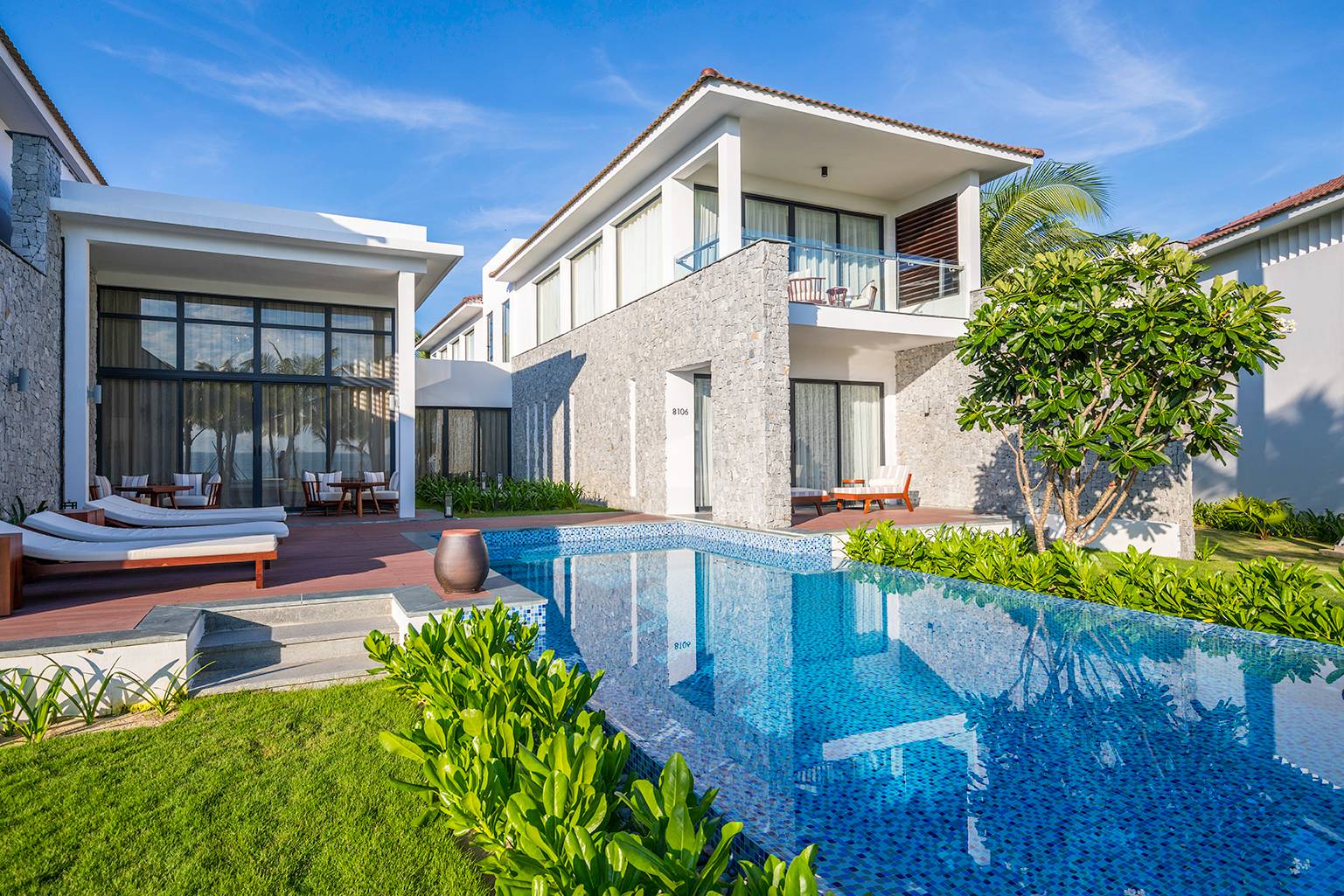 Thiết kế bể bơi ngoài trời tại Vinpearl