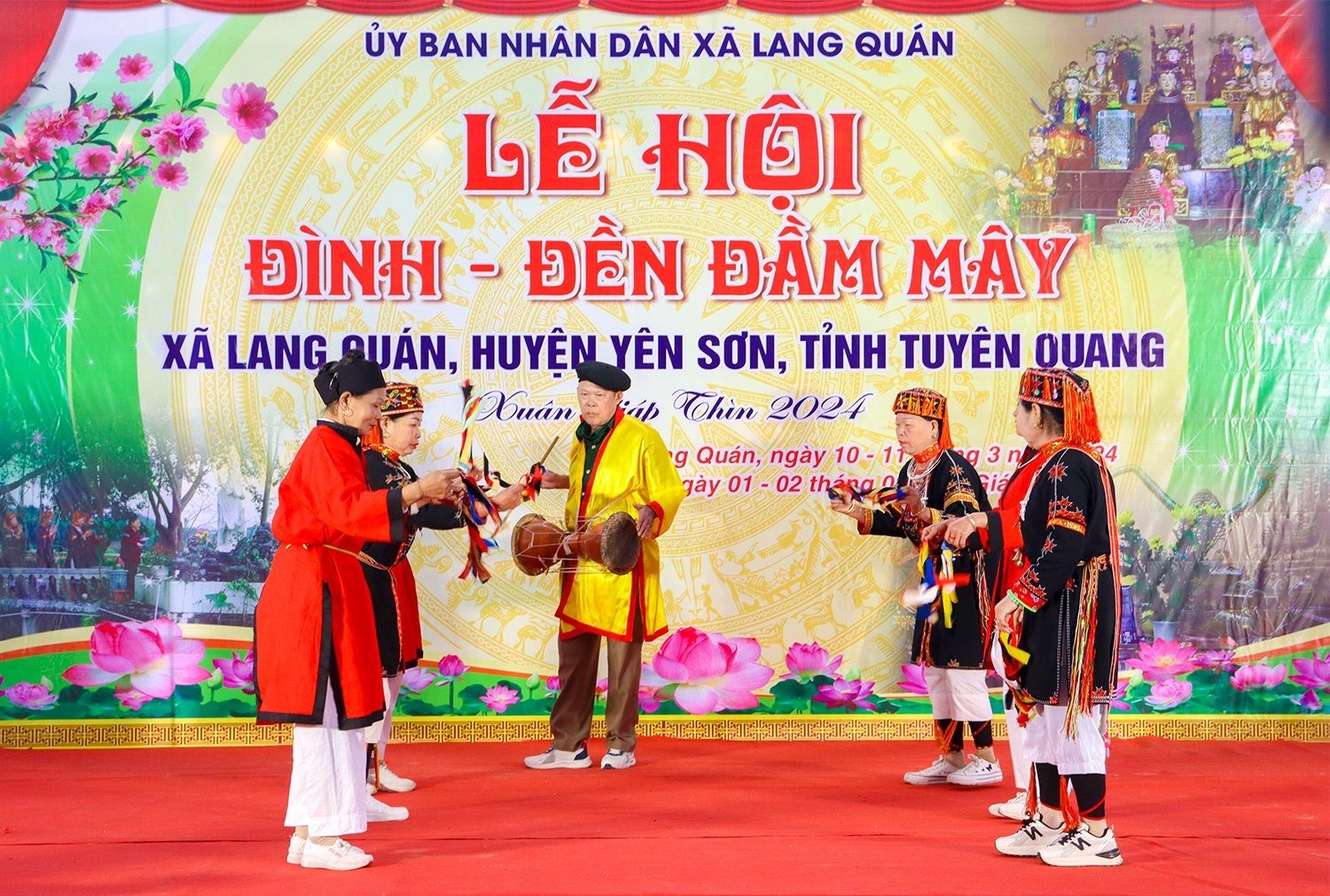  Tiết mục văn nghệ tại lễ hội đình - đền Đầm Mây