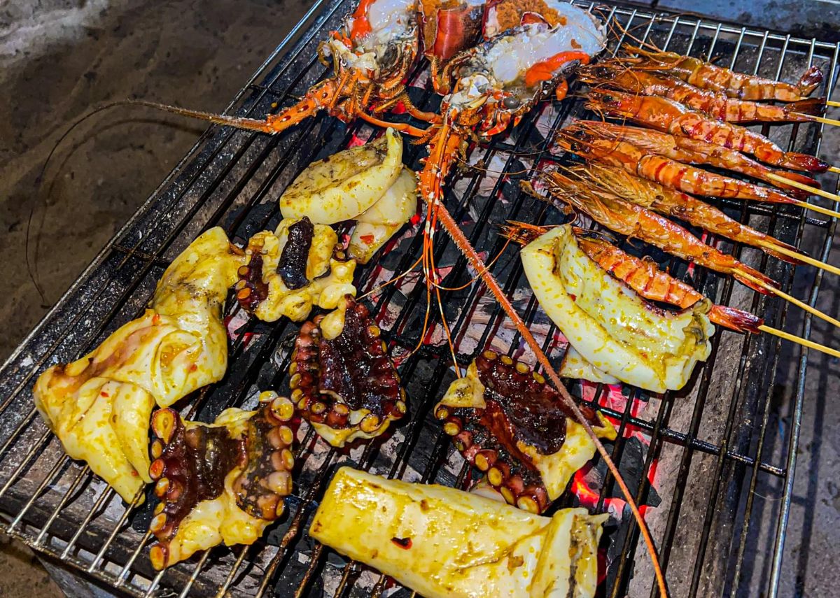Tổ chức BBQ trên Bãi Nhỏ Phú Quý