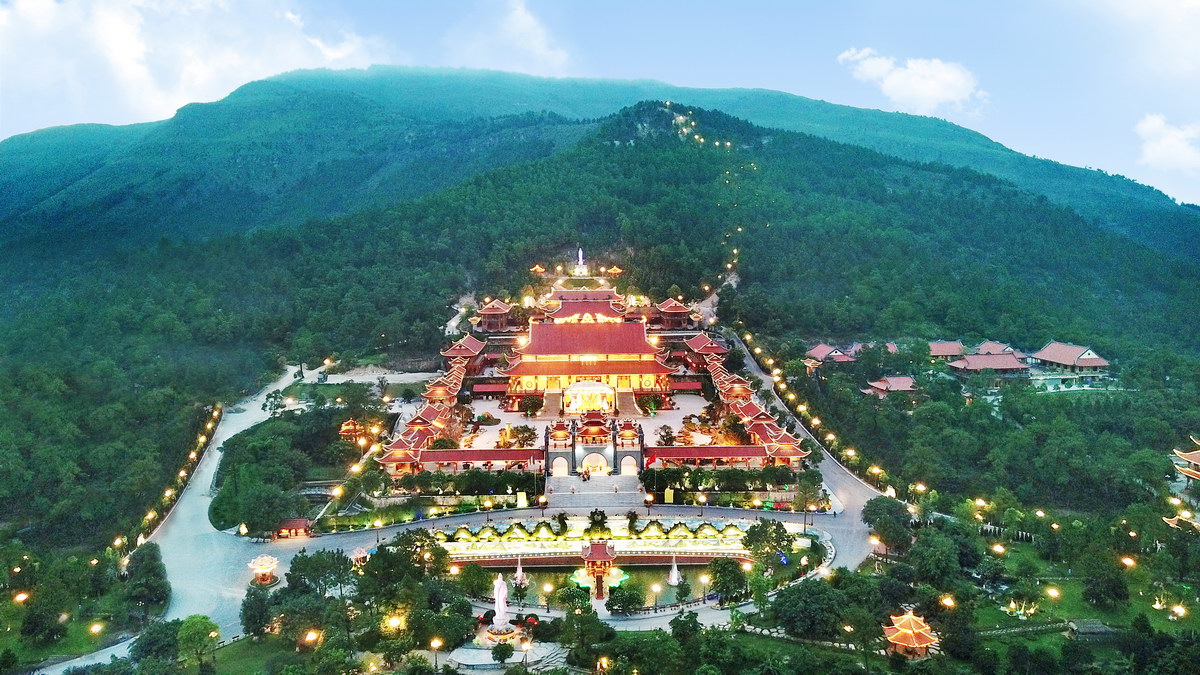 Toàn cảnh chùa Ba Vàng Quảng Ninh