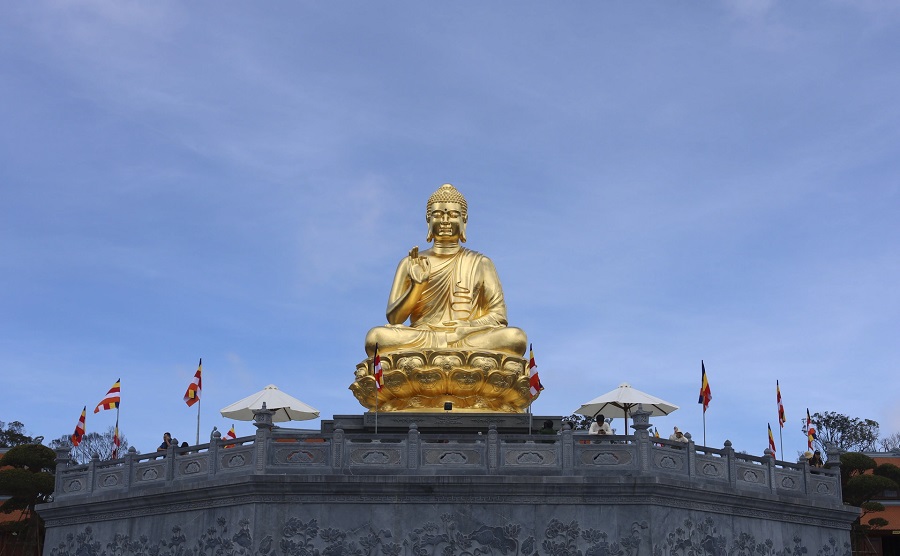 tôn tượng Bản sư Thích Ca