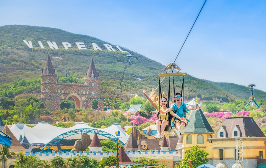 trượt zipline VinWonders Nha Trang