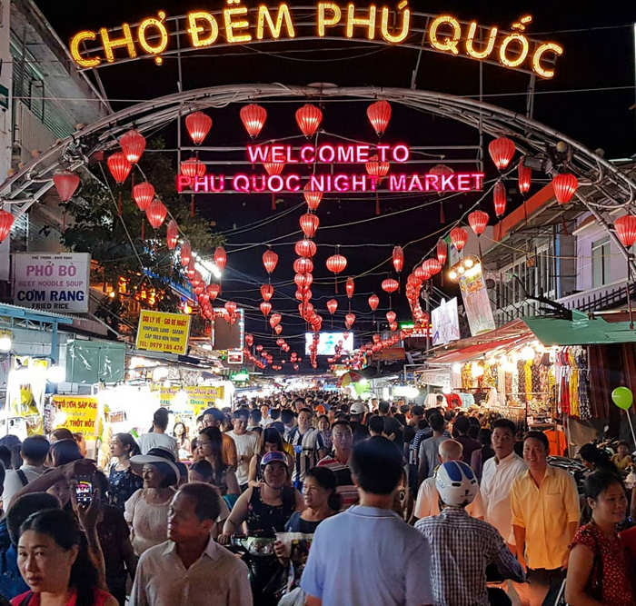 Chợ đêm Phú Quốc tấp nập mỗi tối