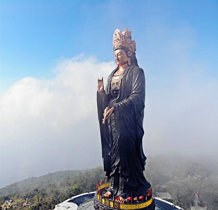 Tượng Phật núi Bà Đen Tây Ninh: \