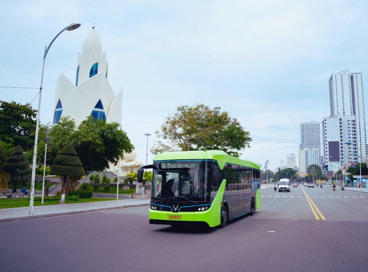 Tuyến buýt điện 16-2 từ sân bay Cam Ranh đến Vinpearl Nha Trang