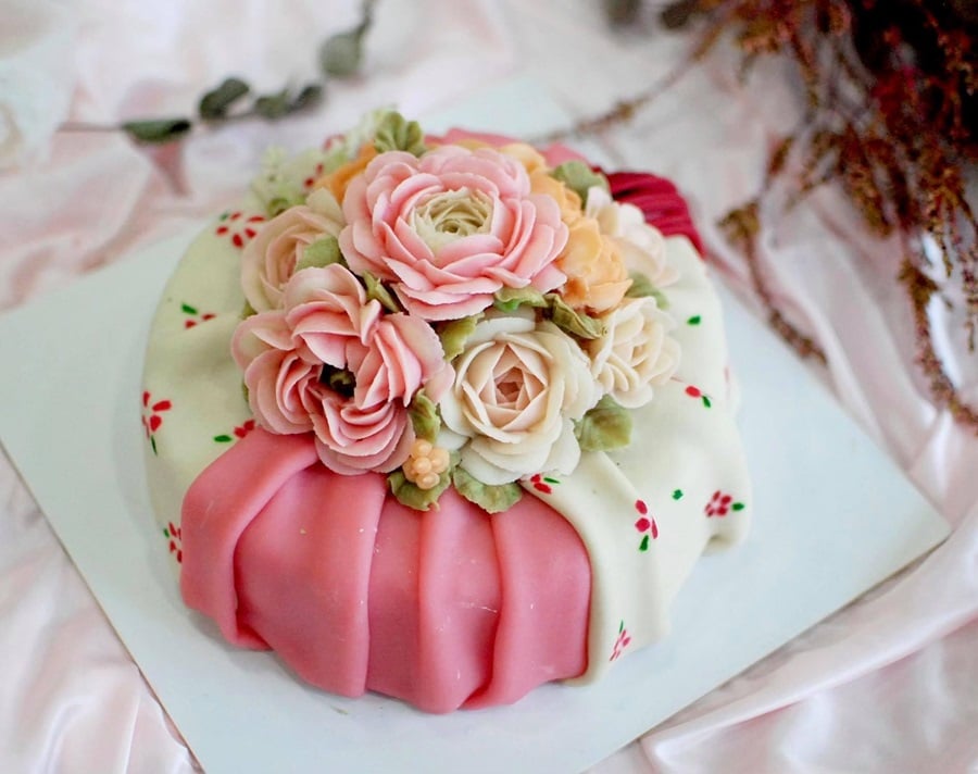 Vietnamese birthday cakes