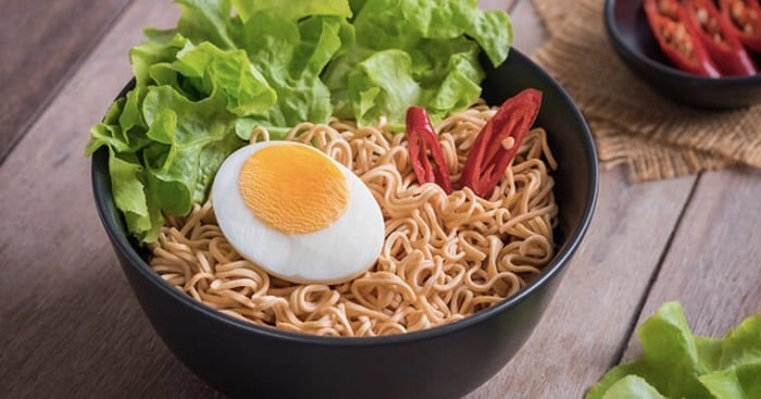Vietnamese egg noodles