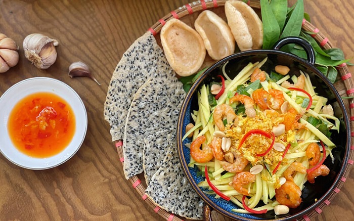 Vietnamese mango salad