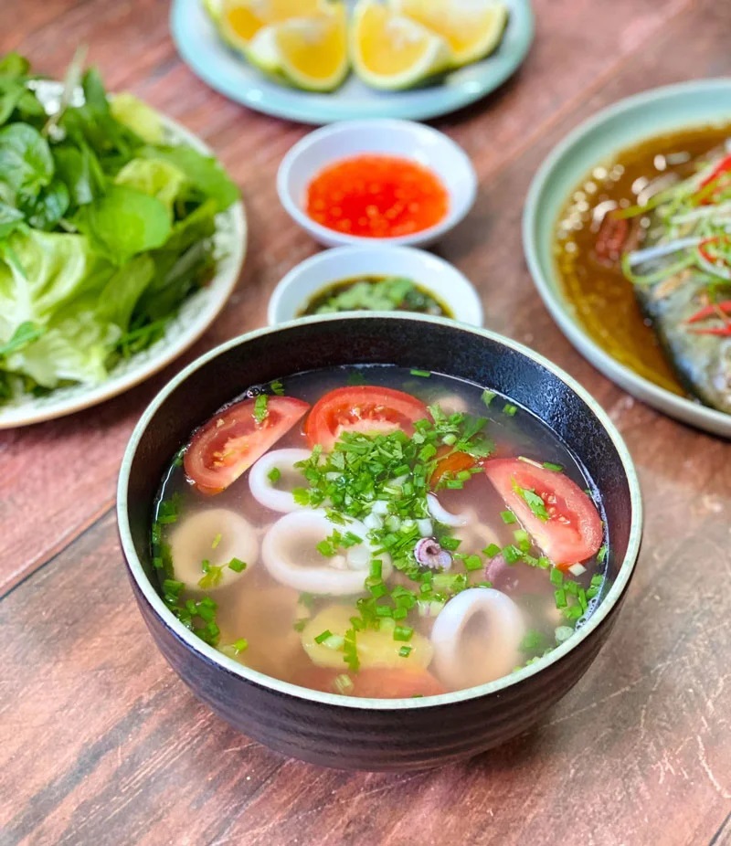Vietnamese sweet and sour soup
