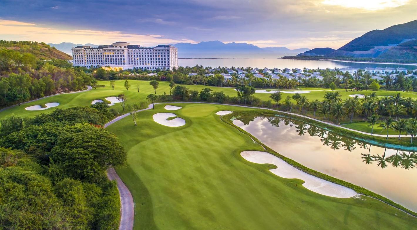 Tour du lịch golf Nha Trang - Sân golf có thiết kế độc đáo kích thích cảm hứng muốn chinh phục của các golfer.
