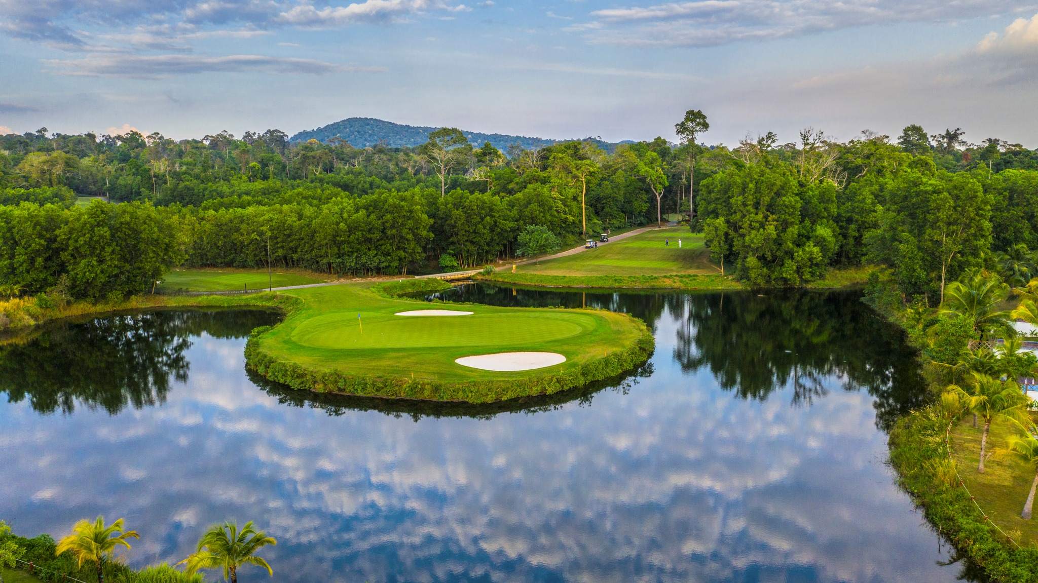 Vinpearl Golf Phú Quốc tọa lạc trong rừng nguyên sinh