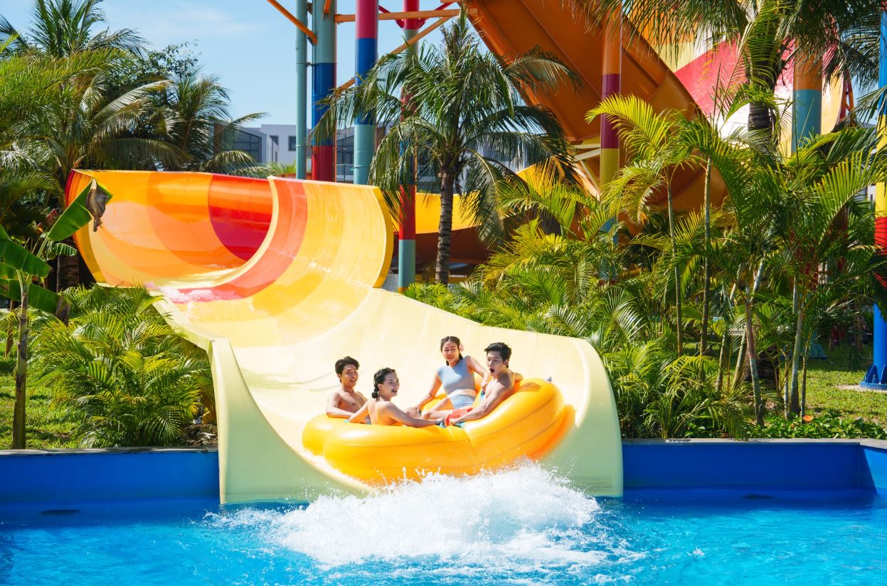 Đường trượt nước hiện đại tại VinWonders Water Park